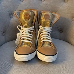 Tory Burch Benjamin camel and gold high top sneakers. Size 9